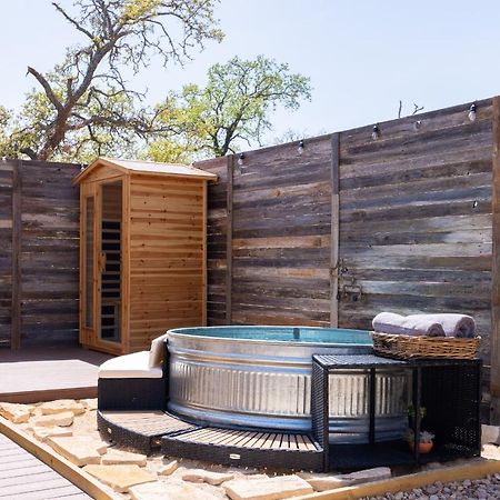 Villa Romantic Tiny Luxury Retreat W Heated Pool, Sauna N Outdoor Shower In Wimberley 10 Acres Extérieur photo