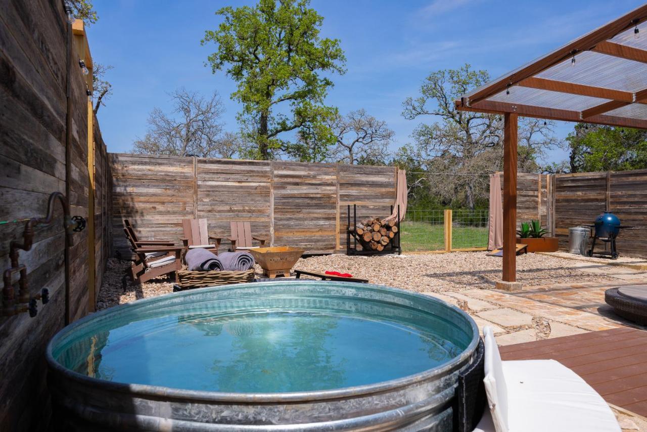 Romantic Tiny Luxury Retreat W Heated Pool, Sauna N Outdoor Shower In Wimberley 10 Acres Extérieur photo