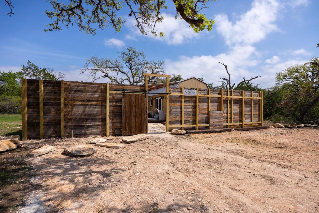 Romantic Tiny Luxury Retreat W Heated Pool, Sauna N Outdoor Shower In Wimberley 10 Acres Extérieur photo