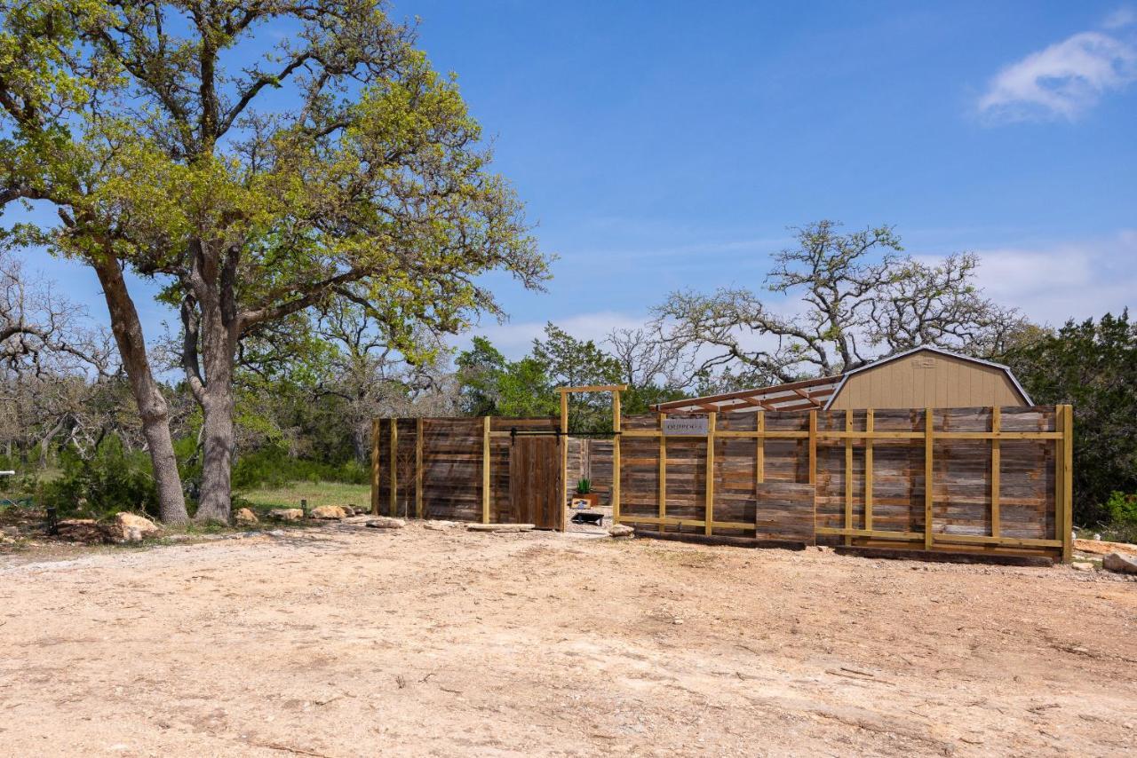 Romantic Tiny Luxury Retreat W Heated Pool, Sauna N Outdoor Shower In Wimberley 10 Acres Extérieur photo