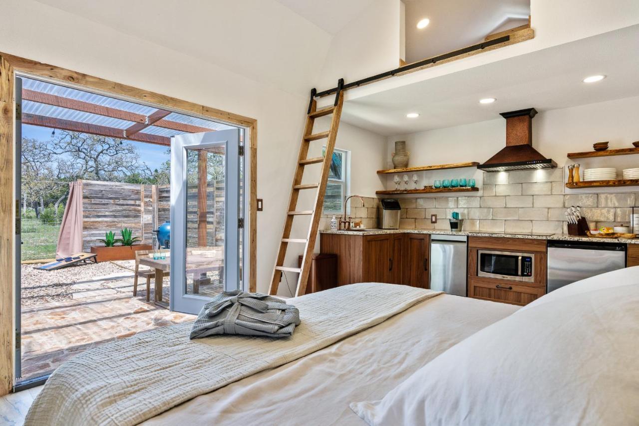 Romantic Tiny Luxury Retreat W Heated Pool, Sauna N Outdoor Shower In Wimberley 10 Acres Extérieur photo